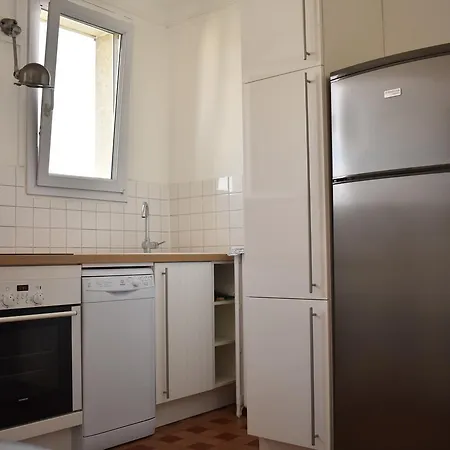 Spacious 1 Bedroom With Large Balcony *